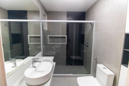 Apartamento à venda com 100m², 2 quartos e 1 vaga Apartamento à venda com 100m², 2 quartos e 1 vagaBanheiro da Suíte
