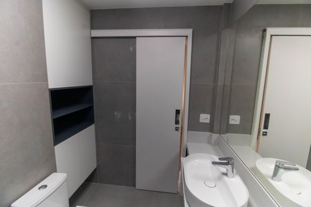 Apartamento à venda com 100m², 2 quartos e 1 vaga Apartamento à venda com 100m², 2 quartos e 1 vagaBanheiro da Suíte