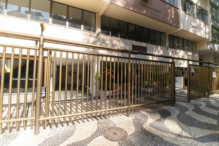 Apartamento à venda com 100m², 2 quartos e 1 vaga Apartamento à venda com 100m², 2 quartos e 1 vagaFachada