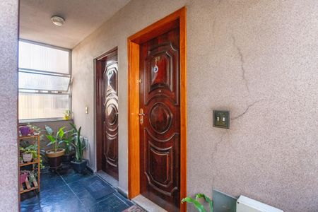 Apartamento à venda com 74m², 2 quartos e 1 vagaEntrada