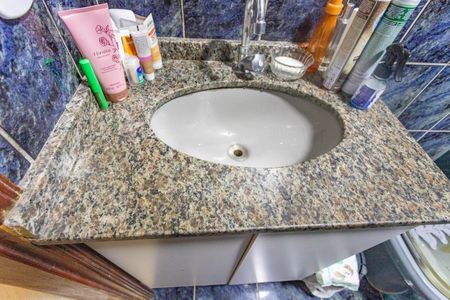 Apartamento à venda com 74m², 2 quartos e 1 vagaBanheiro 