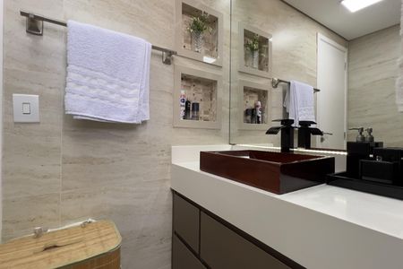 Apartamento à venda com 110m², 2 quartos e 2 vagasBanheiro da Suíte 2