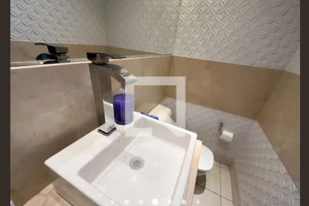 Banheiro  de casa à venda com 3 quartos, 241m² em Vila da Saúde, São Paulo