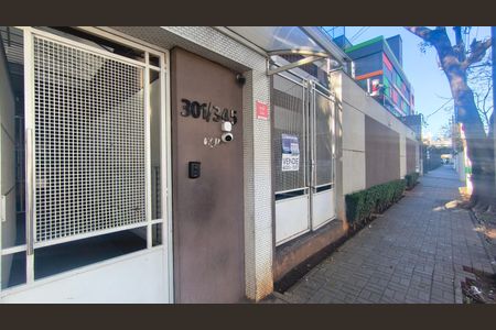 Fachada + Plaquinha de apartamento à venda com 2 quartos, 45m² em Liberdade, São Paulo
