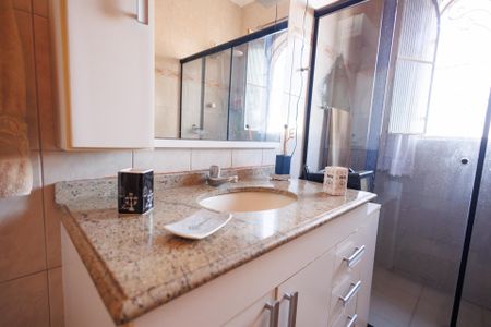 Casa para alugar com 129m², 3 quartos e 2 vagasBanheiro Corredor