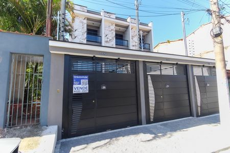 Casa à venda com 153m², 3 quartos e 2 vagas Casa à venda com 153m², 3 quartos e 2 vagasFachada