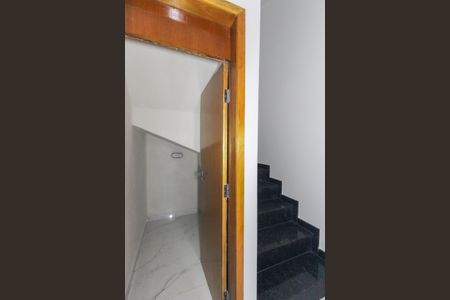 Casa à venda com 153m², 3 quartos e 2 vagas Casa à venda com 153m², 3 quartos e 2 vagasEscadas