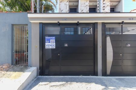 Casa à venda com 153m², 3 quartos e 2 vagas Casa à venda com 153m², 3 quartos e 2 vagasFachada