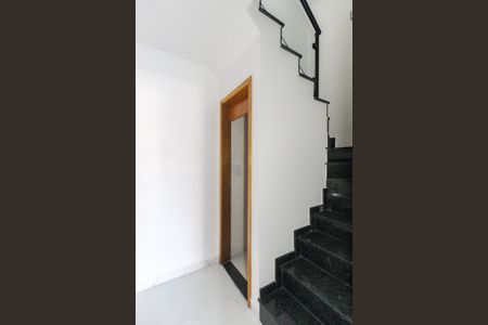 Casa à venda com 153m², 3 quartos e 2 vagas Casa à venda com 153m², 3 quartos e 2 vagasEscadas