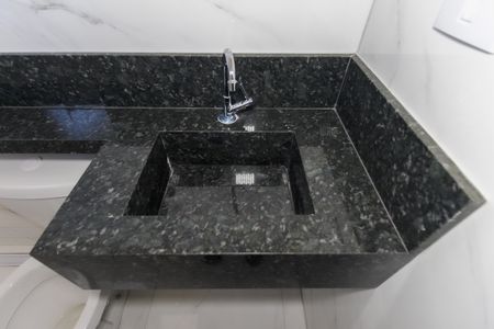 Casa à venda com 153m², 3 quartos e 2 vagas Casa à venda com 153m², 3 quartos e 2 vagasBanheiro da Suíte 1