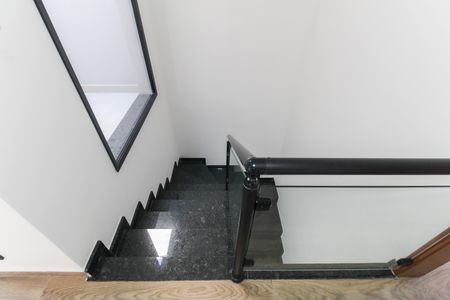 Casa à venda com 153m², 3 quartos e 2 vagas Casa à venda com 153m², 3 quartos e 2 vagasEscada