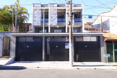 Casa à venda com 153m², 3 quartos e 2 vagas Casa à venda com 153m², 3 quartos e 2 vagasFachada do imóvel - Placa instalada no portão do imóvel - Código da placa: HBJM-77