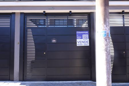 Casa à venda com 153m², 3 quartos e 2 vagas Casa à venda com 153m², 3 quartos e 2 vagasPlaca instalada no portão do imóvel - Código da placa: HBJM-77