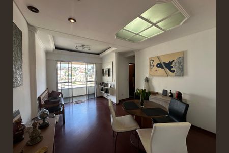 Apartamento à venda com 67m², 2 quartos e 1 vagaSala