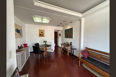 Apartamento à venda com 67m², 2 quartos e 1 vagaSala