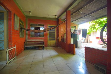 Casa à venda com 100m², 2 quartos e 1 vagaÁrea nos Fundos