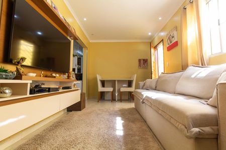 Casa de condomínio à venda com 78m², 2 quartos e 1 vagaSala