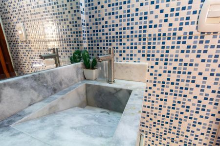 Casa de condomínio à venda com 78m², 2 quartos e 1 vagaLavabo