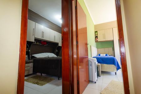 Casa de condomínio à venda com 78m², 2 quartos e 1 vagaCorredor