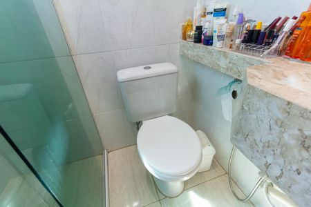 Casa de condomínio à venda com 78m², 2 quartos e 1 vagaBanheiro 1