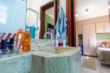 Casa de condomínio à venda com 78m², 2 quartos e 1 vagaBanheiro 1