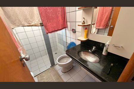 Banheiro da Suíte de apartamento para alugar com 3 quartos, 78m² em Setor Bela Vista, Goiânia