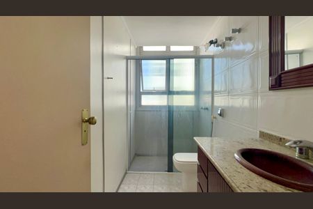 Apartamento à venda com 102m², 3 quartos e 1 vaga Apartamento à venda com 102m², 3 quartos e 1 vagaBanheiro da Suíte