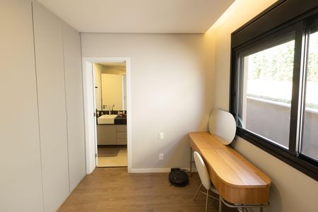 Casa de condomínio à venda com 526m², 4 quartos e 4 vagasSuíte 2