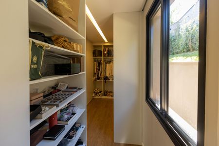Casa de condomínio à venda com 526m², 4 quartos e 4 vagasCloset da Suíte 1