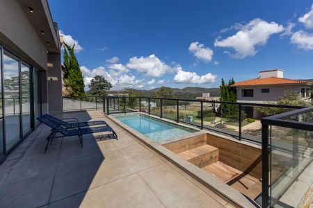 Casa de condomínio à venda com 526m², 4 quartos e 4 vagasPiscina