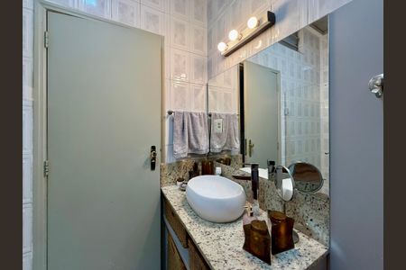 Casa à venda com 80m², 2 quartos e 1 vaga Casa à venda com 80m², 2 quartos e 1 vagaBanheiro