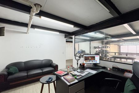 Casa à venda com 278m², 2 quartos e 5 vagasEscritório