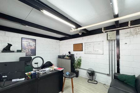 Casa à venda com 278m², 2 quartos e 5 vagasEscritório