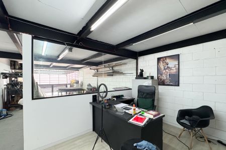 Casa à venda com 278m², 2 quartos e 5 vagasEscritório