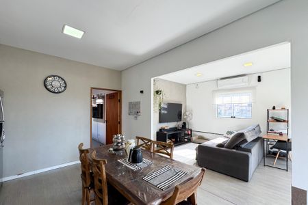 Casa à venda com 278m², 2 quartos e 5 vagasCozinha 