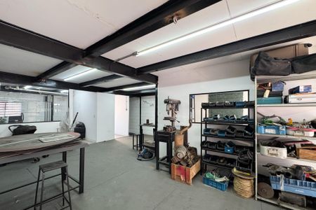 Casa à venda com 278m², 2 quartos e 5 vagasSalão 