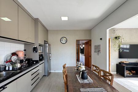 Casa à venda com 278m², 2 quartos e 5 vagasCozinha 