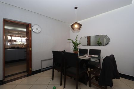 Casa à venda com 275m², 3 quartos e 2 vagasSala