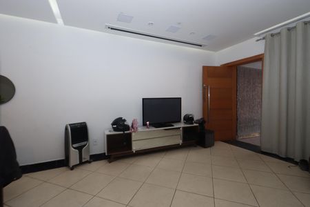 Casa à venda com 275m², 3 quartos e 2 vagasSala