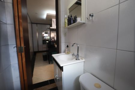 Casa à venda com 275m², 3 quartos e 2 vagasLavabo