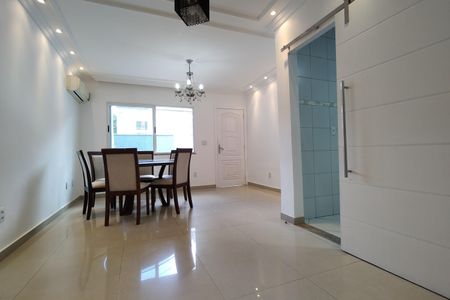 Sala de casa de condomínio para alugar com 3 quartos, 181m² em Pechincha, Rio de Janeiro