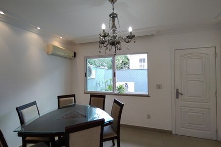 Sala de casa de condomínio para alugar com 3 quartos, 181m² em Pechincha, Rio de Janeiro