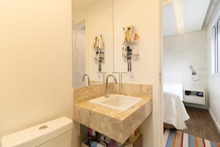 Apartamento à venda com 74m², 2 quartos e 1 vagaBanheiro da Suíte 