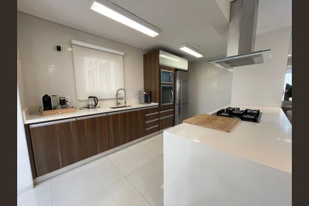 Apartamento à venda com 109m², 2 quartos e 2 vagasCozinha