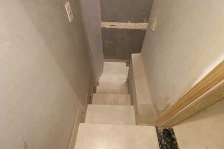 Casa para alugar com 120m², 1 quarto e sem vagaEscada