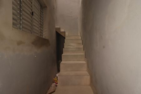 Casa para alugar com 120m², 1 quarto e sem vagaEscada