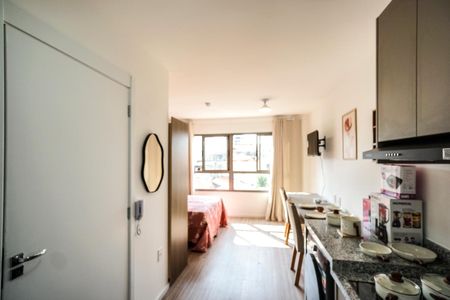 Quarto e cozinha de kitnet/studio para alugar com 1 quarto, 25m² em Penha de França, São Paulo