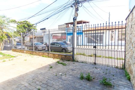Casa à venda com 218m², 3 quartos e 5 vagas Casa à venda com 218m², 3 quartos e 5 vagasQuintal