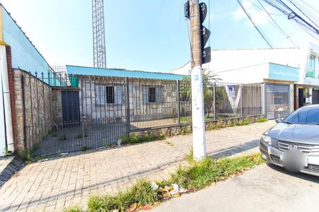 Casa à venda com 218m², 3 quartos e 5 vagas Casa à venda com 218m², 3 quartos e 5 vagasFachada + Placa