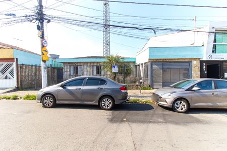Casa à venda com 218m², 3 quartos e 5 vagas Casa à venda com 218m², 3 quartos e 5 vagasFachada + Placa